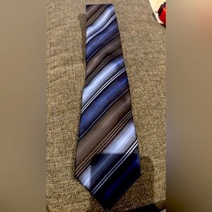 Van Heusen tie